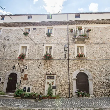 Nena Al Borgo Castello 4*