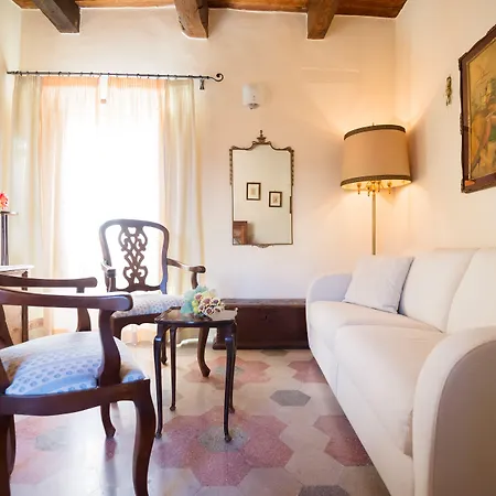 Nena Al Borgo Castello Bed & Breakfast 4*