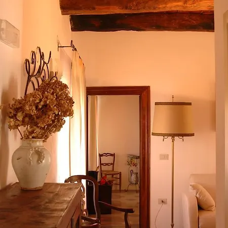 Bed & Breakfast Nena Al Borgo Castello 4*