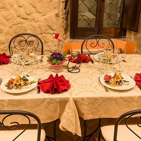 Nena Al Borgo Castello Bed & Breakfast 4*