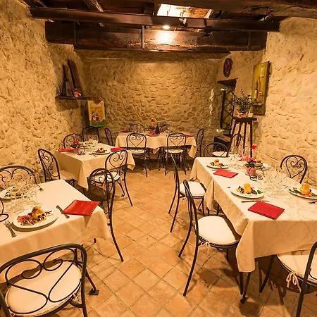 Bed & Breakfast Nena Al Borgo Castello 4*