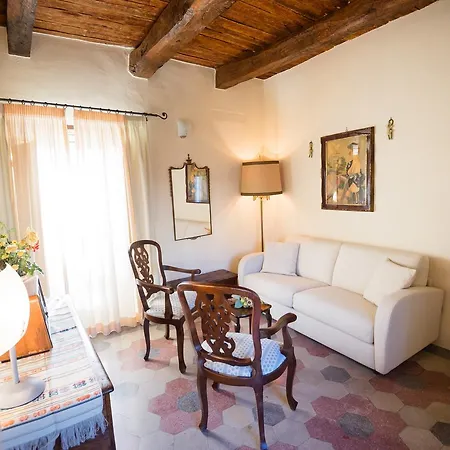 فندق مبيت وإفطار Nena Al Borgo Castello 4*