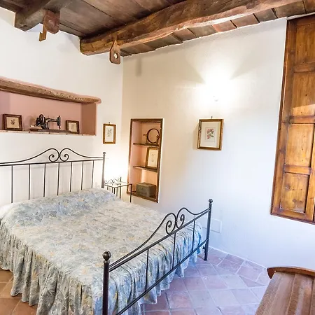 Nena Al Borgo Castello فندق مبيت وإفطار 4*