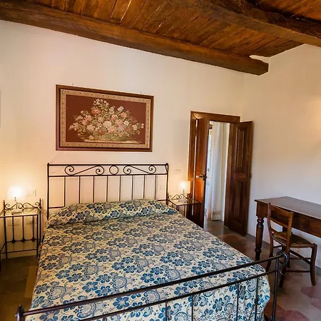 Nena Al Borgo Castello فندق مبيت وإفطار 4*