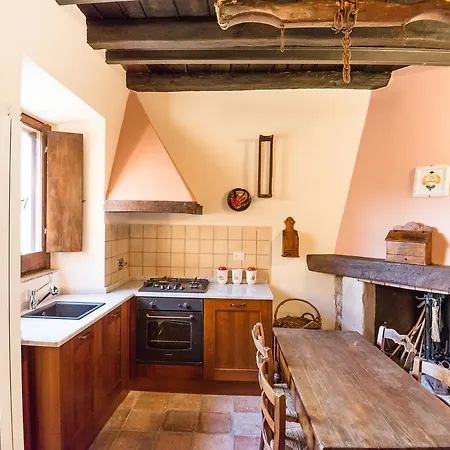 Nena Al Borgo Castello فندق مبيت وإفطار 4*