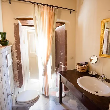 Bed & Breakfast Nena Al Borgo Castello 4*