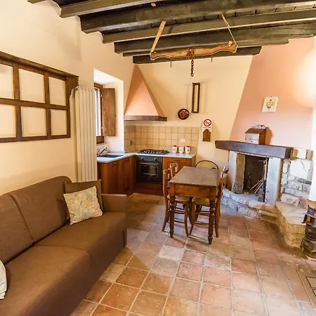 Nena Al Borgo Castello فندق مبيت وإفطار