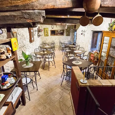 فندق مبيت وإفطار Nena Al Borgo Castello 4*